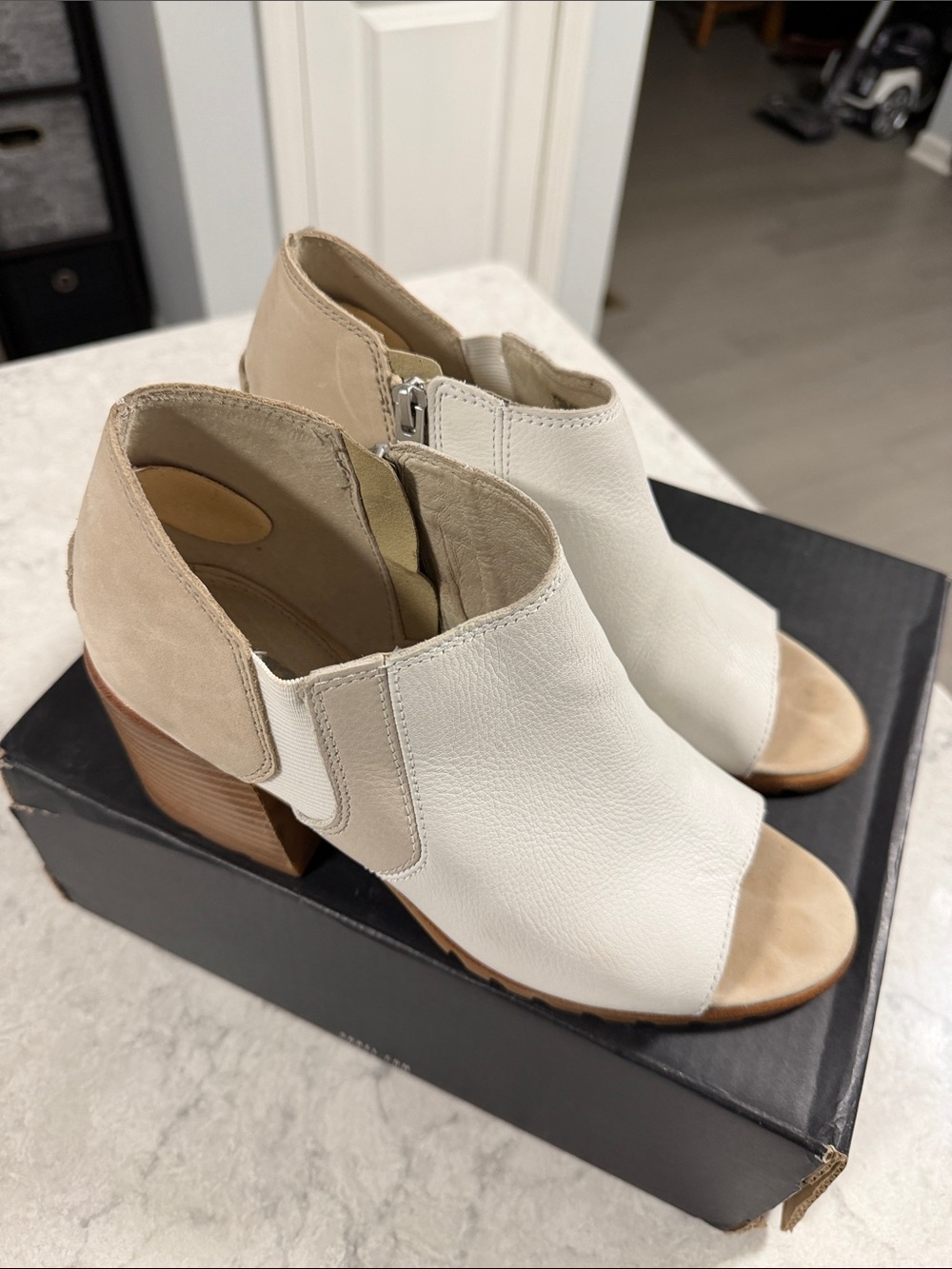 Women’s Sorel White and Beige Peep-Toe Block Heel Mules